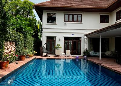 Backyard with swimming pool