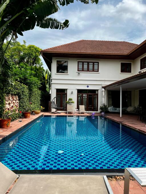 Backyard with swimming pool