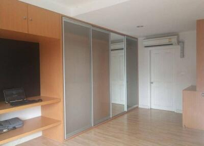 Bedroom with built-in wardrobe and desk