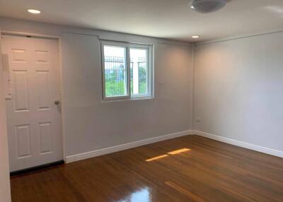 Spacious main living area with window