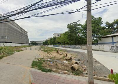 Street view of the surroundings