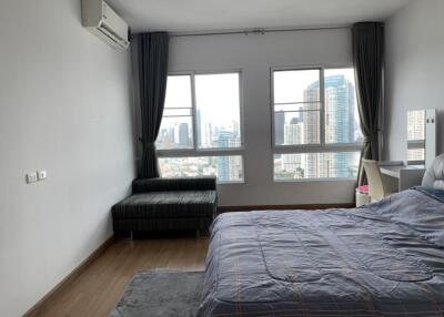 Bedroom with a city view