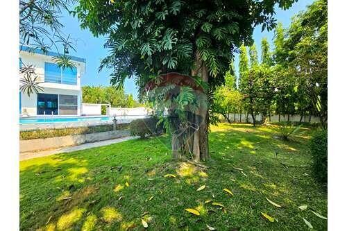 Special Designed Villa with Great Landscapes in Cha-Am For Sale