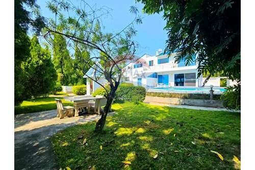 Special Designed Villa with Great Landscapes in Cha-Am For Sale