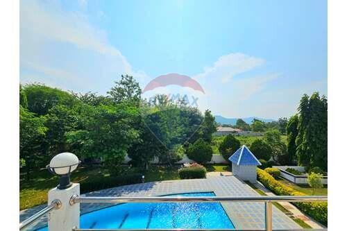 Special Designed Villa with Great Landscapes in Cha-Am For Sale