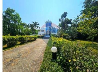 Special Designed Villa with Great Landscapes in Cha-Am For Sale