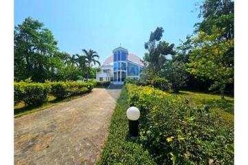 Special Designed Villa with Great Landscapes in Cha-Am For Sale