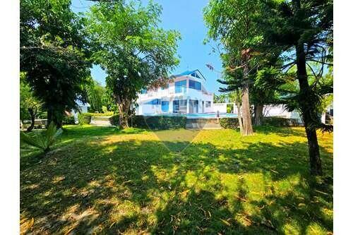 Special Designed Villa with Great Landscapes in Cha-Am For Sale