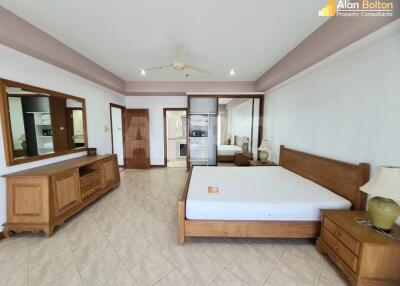 City View 3 Bed 3 Bath Condo in Jomtien CS8301