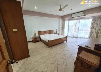 City View 3 Bed 3 Bath Condo in Jomtien CS8301