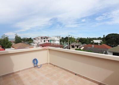 Seaview townhouse close to city center Hua Hin for sale