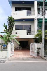 Seaview townhouse close to city center Hua Hin for sale