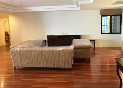 3 bedroom apartment for rent at Shanti Sadan