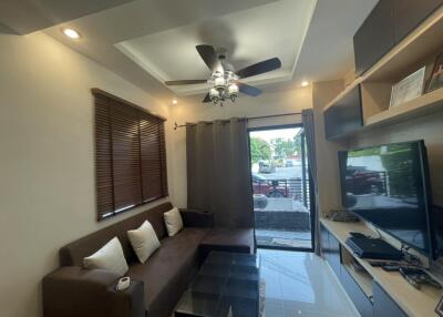 Modern living room with ceiling fan and flat-screen TV