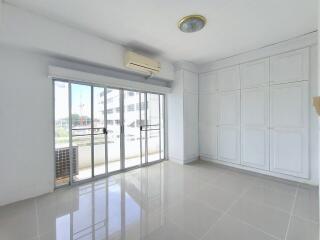 Somphong Condo For Sale