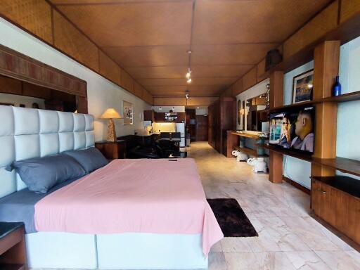 Large Studio For rent at Jomtien Complex