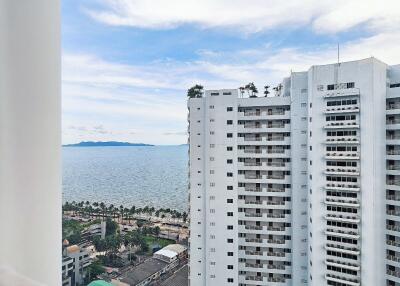 Large Studio For rent at Jomtien Complex