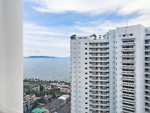 Large Studio For rent at Jomtien Complex