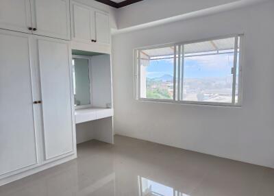 Sea View Condo For Sale at Sompong Condo