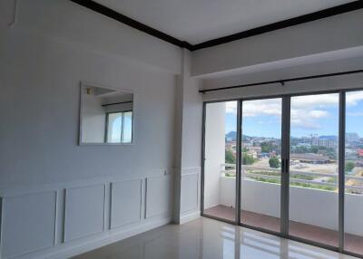 Sea View Condo For Sale at Sompong Condo