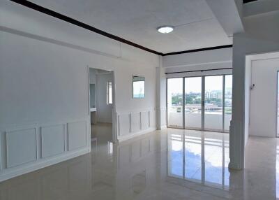 Sea View Condo For Sale at Sompong Condo