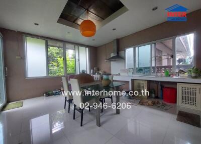 Modern kitchen with dining area