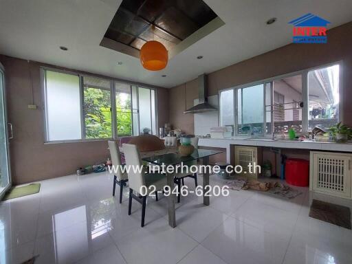 Modern kitchen with dining area