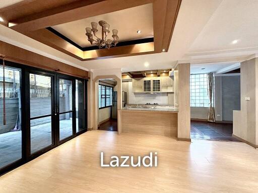 6 Bed 6 Bath 500 SQ.M Townhouse in Thonglor