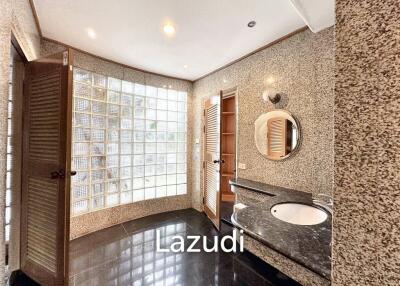 6 Bed 6 Bath 500 SQ.M Townhouse in Thonglor