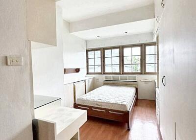 6 Bed 6 Bath 500 SQ.M Townhouse in Thonglor