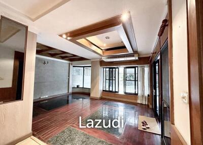 6 Bed 6 Bath 500 SQ.M Townhouse in Thonglor