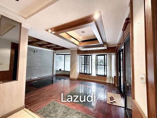 6 Bed 6 Bath 500 SQ.M Townhouse in Thonglor