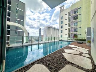 2-bedroom condo for sale close to BTS Pra Khanong