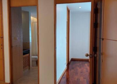 2-BR Apt. near MRT Lumphini