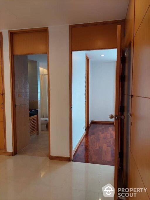 2-BR Apt. near MRT Lumphini