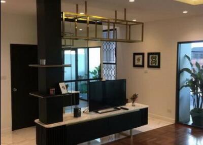 For Rent Bangkok Town House Sukhumvit BTS Phrom Phong Watthana