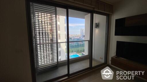 1-BR Condo at The Lofts Ekkamai near BTS Ekkamai