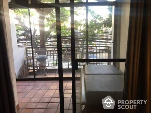 1-BR Apt. near BTS Ekkamai (ID 408827)