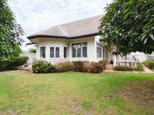 Town Centre Property!  3 Bedroom House within Walking Distance to Bluport Shopping Mall and The Beach for Sale, in Hua Hin