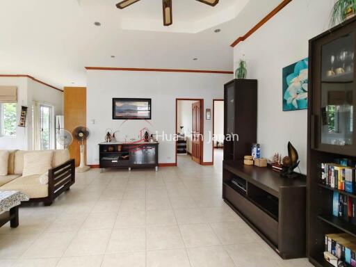 Town Centre Property!  3 Bedroom House within Walking Distance to Bluport Shopping Mall and The Beach for Sale, in Hua Hin