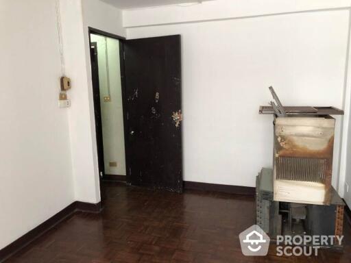 Commercial for Rent in Khlong Tan Nuea