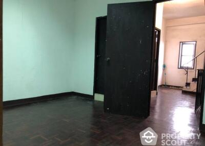 Commercial for Rent in Khlong Tan Nuea