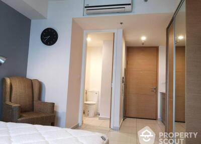 Studio Condo at The Lofts Ekkamai near BTS Ekkamai