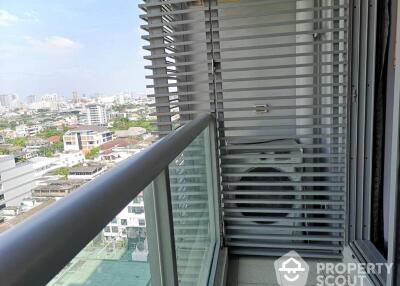 Studio Condo at The Lofts Ekkamai near BTS Ekkamai