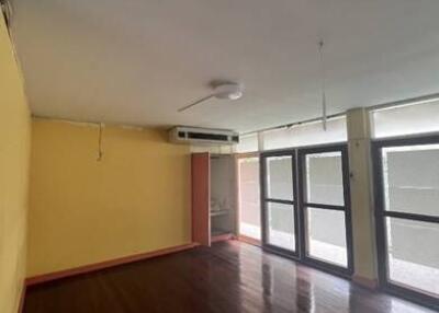 Commercial for Rent in Khlong Tan Nuea