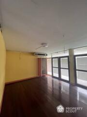 Commercial for Rent in Khlong Tan Nuea