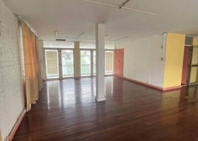 Commercial for Rent in Khlong Tan Nuea