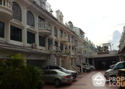 4-BR Townhouse near BTS Phrom Phong (ID 512246)