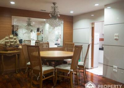 4-BR Townhouse near BTS Phrom Phong (ID 512246)