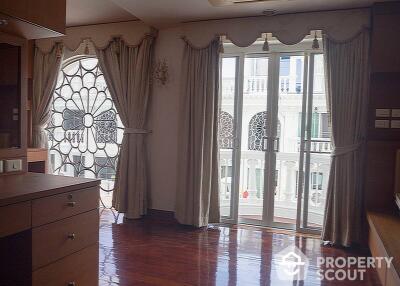 4-BR Townhouse near BTS Phrom Phong (ID 512246)